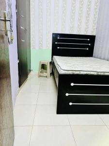 partition available for couple and single