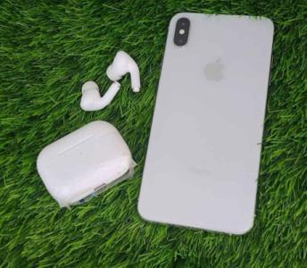 XSMAX 256GB WITH AIRPODS