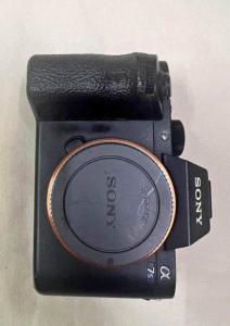 Sony A7SII camera with 85mm lens