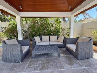 Garden lounge set, 5 seater and table