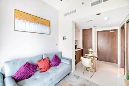 LUXURIOUS FULLY FURNISHED 1 BEDROOM APARTMENT