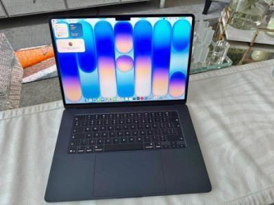 MacBook Air M4 15 inch 256GB 16GB UAE VERSION