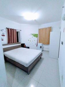 Fully furnished Master Bedroom for rent.