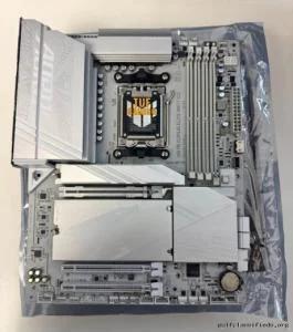 GIGABYTE X870 Aorus Elite WiFi7 Ice AM5 ATX Motherboard
