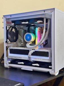 Super high end astral rtx 5080 + 9950x gaming pc