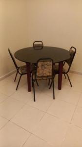 AED 250, 4 Seater Dining Table In Good Condition
